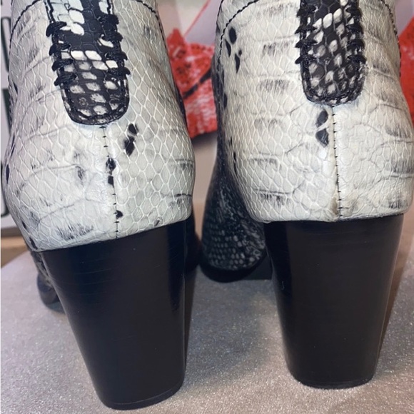 🆕Jeffrey Campbell Snakeskin Booties - Picture 7 of 9